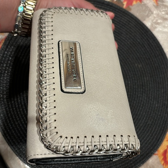 NWT Andrew Marc New York wallet color white - Picture 10 of 11